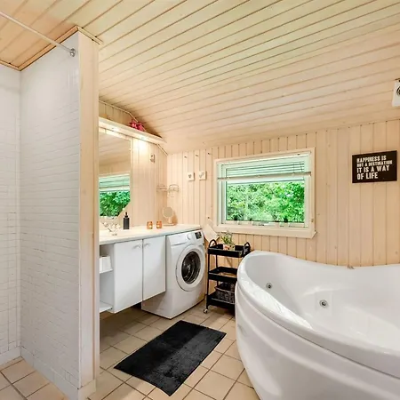 Wenche - 600m To The Fjord By Interhome *